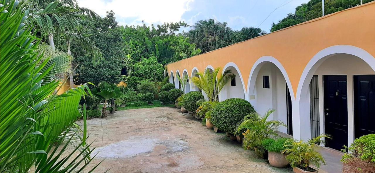 Departamentos X`Kanlol Aparthotel Izamal Bagian luar foto