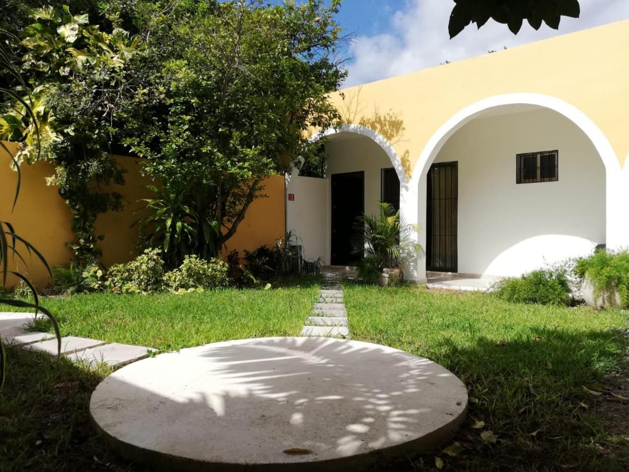 Departamentos X`Kanlol Aparthotel Izamal Bagian luar foto